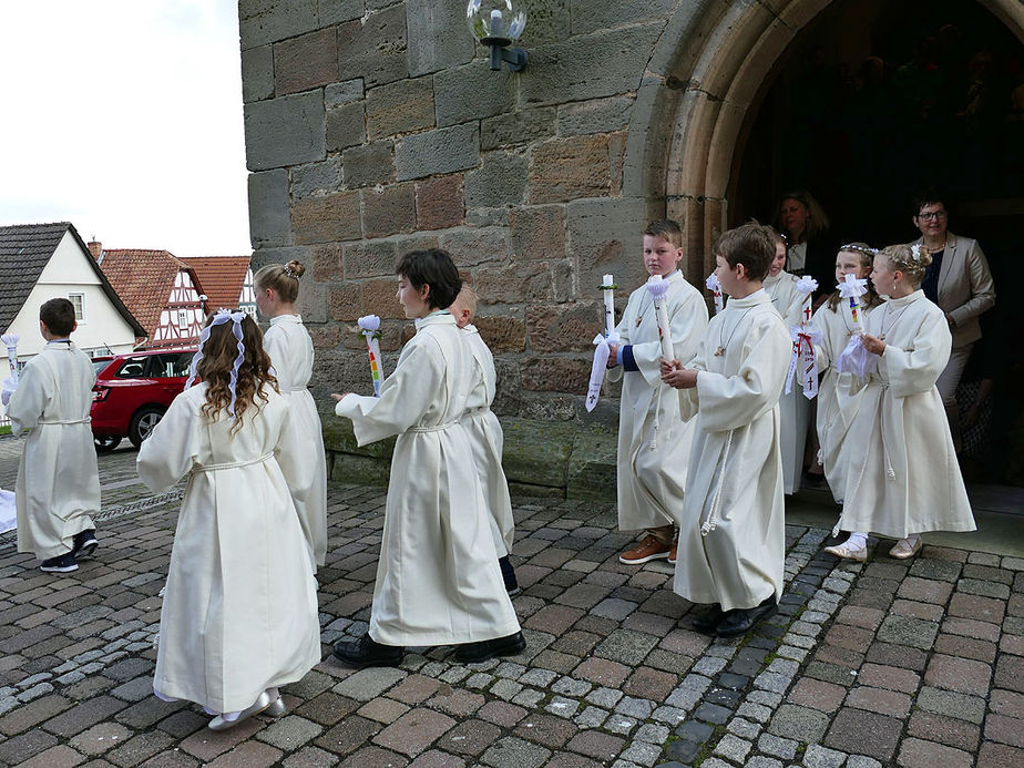 Feier der 1. Heiligen Kommunion in Sankt Crescentius (Foto: Karl-Franz Thiede)